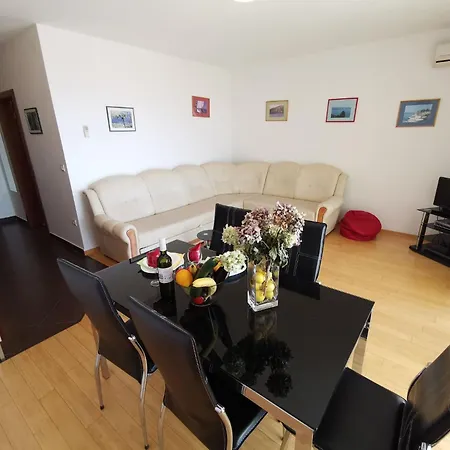 Fuer 5 Personen Mit Ac Und Parkplatz By Interhome Selce
