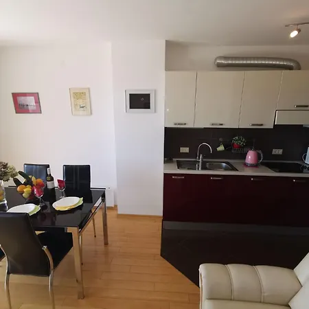 Fuer 5 Personen Mit Ac Und Parkplatz By Interhome Apartment *