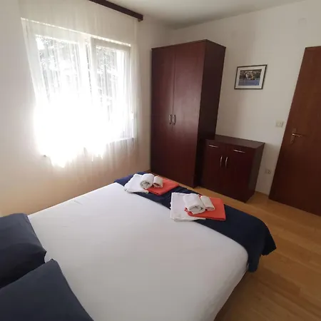 Fuer 5 Personen Mit Ac Und Parkplatz By Interhome Apartment *