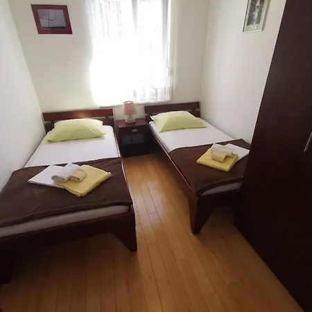 Fuer 5 Personen Mit Ac Und Parkplatz By Interhome Apartment Selce
