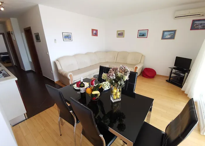 Fuer 5 Personen Mit Ac Und Parkplatz By Interhome Selce