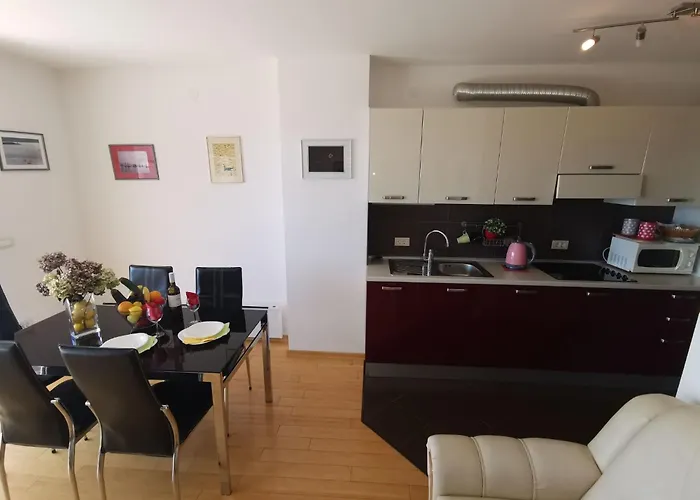 Fuer 5 Personen Mit Ac Und Parkplatz By Interhome Appartement *
