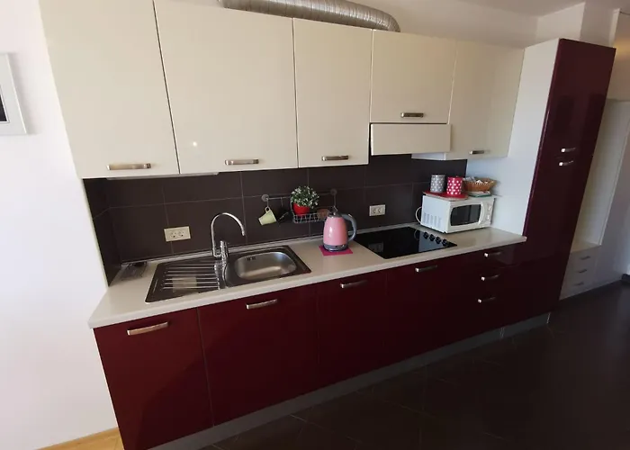 Appartement Fuer 5 Personen Mit Ac Und Parkplatz By Interhome