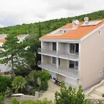 Fuer 5 Personen Mit Ac Und Parkplatz By Interhome