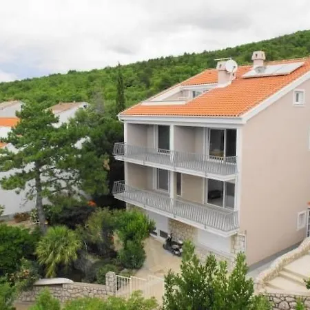 Fuer 5 Personen Mit Ac Und Parkplatz By Interhome